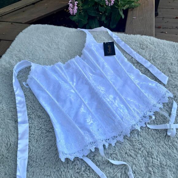 NWT Fredericks of hollywood Women's White Corset - Picture 1 of 4